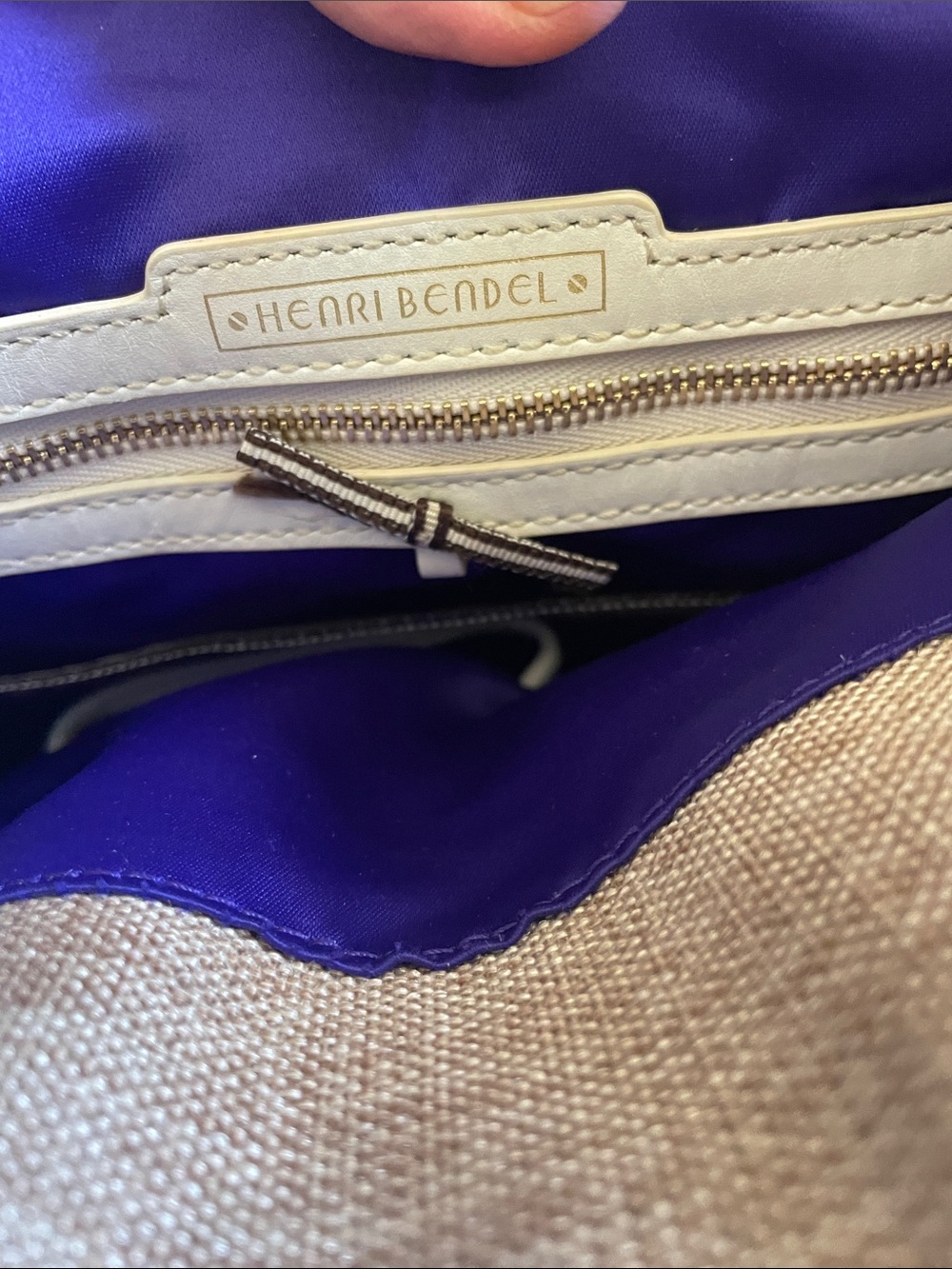 HENRI BENDEL JET SETTER TRAVEL BAG LIKE NEW! - Picture 9 of 15